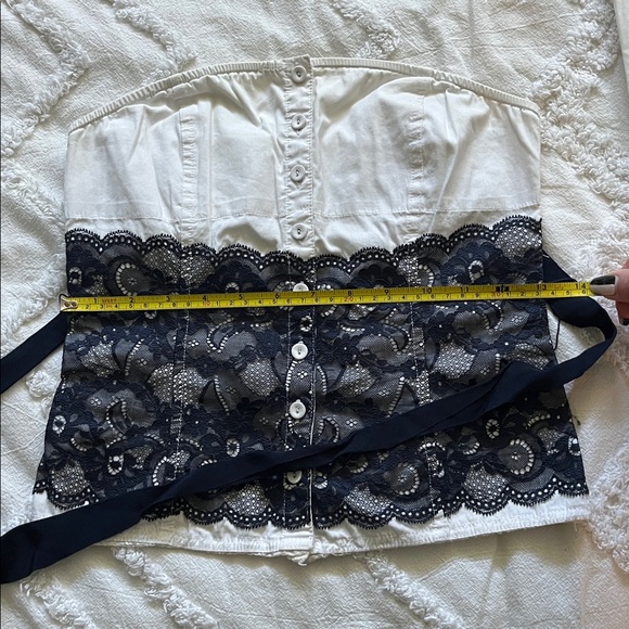 Cute button up lace strapless top - Picture 4 of 4